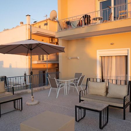Central Mytilene City-View Apartment For 7 エクステリア 写真