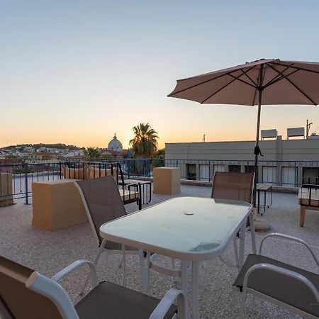 Central Mytilene City-View Apartment For 7 エクステリア 写真