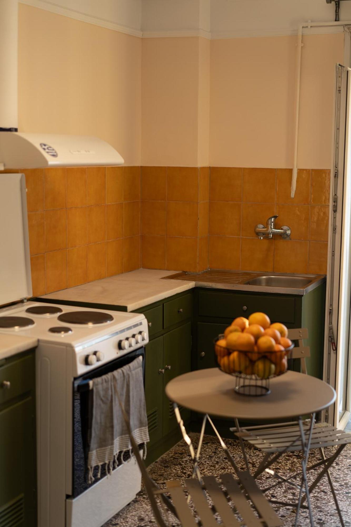 Central Mytilene City-View Apartment For 7 エクステリア 写真