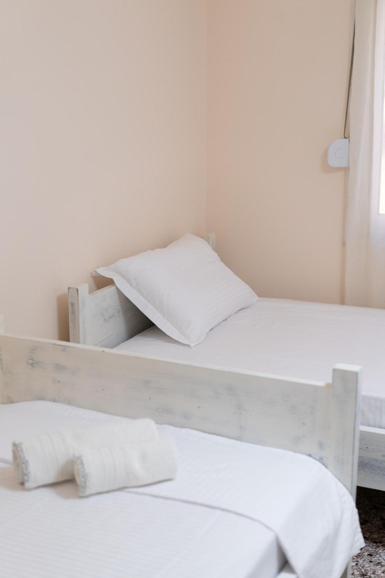 Central Mytilene City-View Apartment For 7 エクステリア 写真