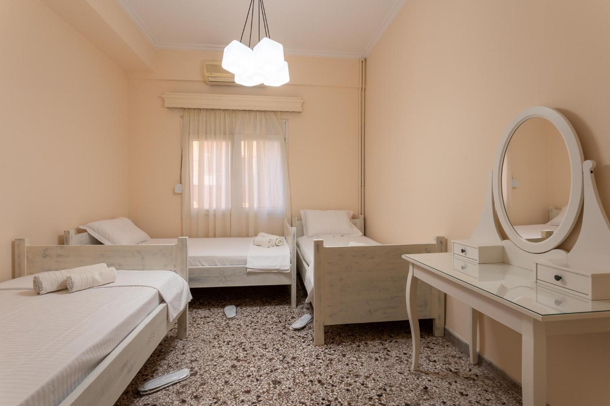 Central Mytilene City-View Apartment For 7 エクステリア 写真