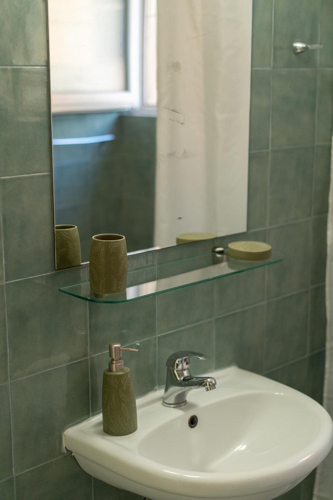 Central Mytilene City-View Apartment For 7 エクステリア 写真