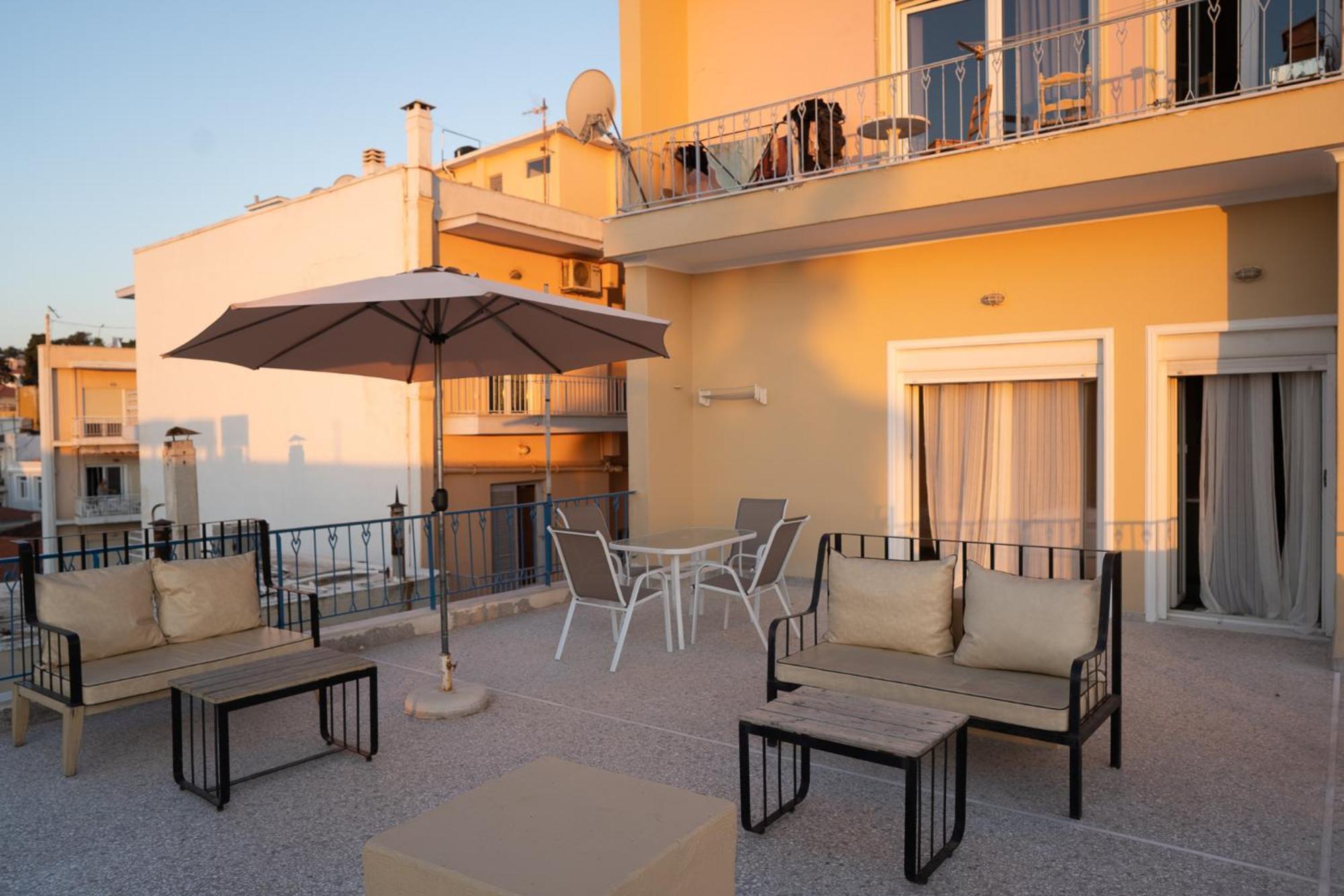 Central Mytilene City-View Apartment For 7 エクステリア 写真