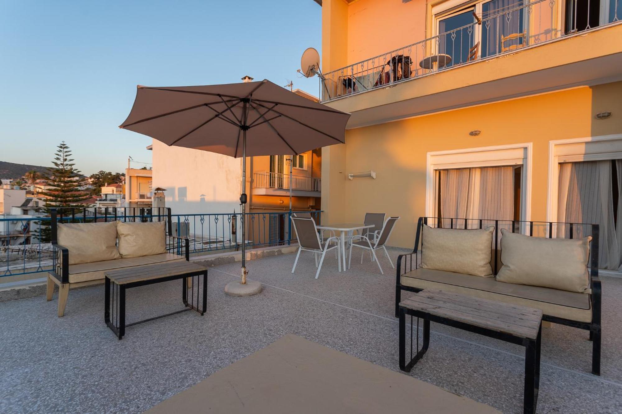 Central Mytilene City-View Apartment For 7 エクステリア 写真