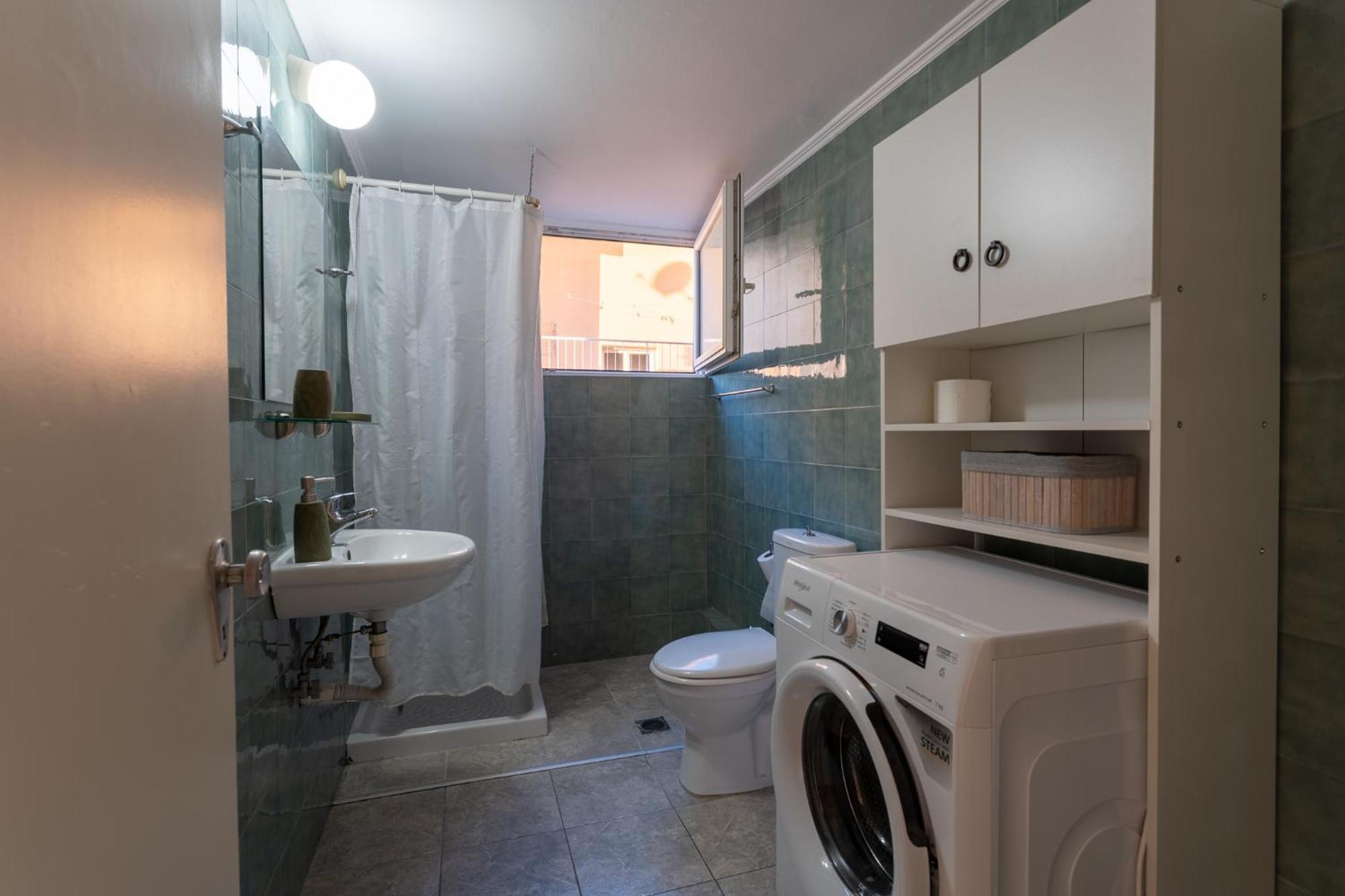 Central Mytilene City-View Apartment For 7 エクステリア 写真