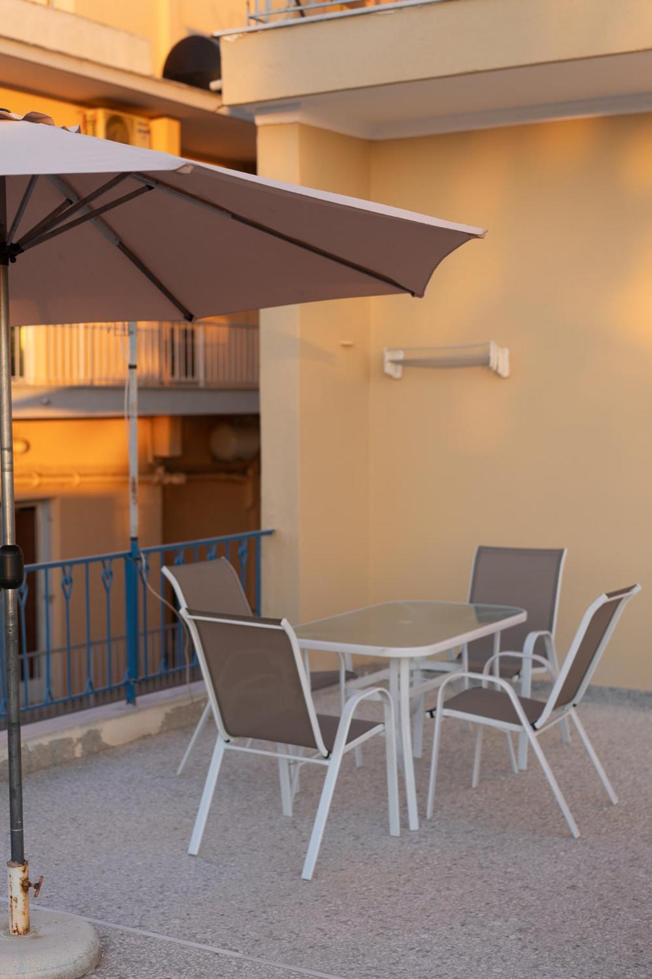 Central Mytilene City-View Apartment For 7 エクステリア 写真